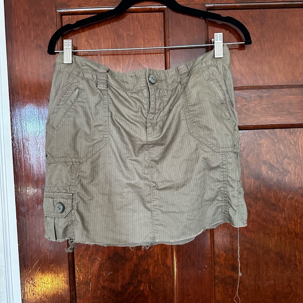 Cut off cargo skirt